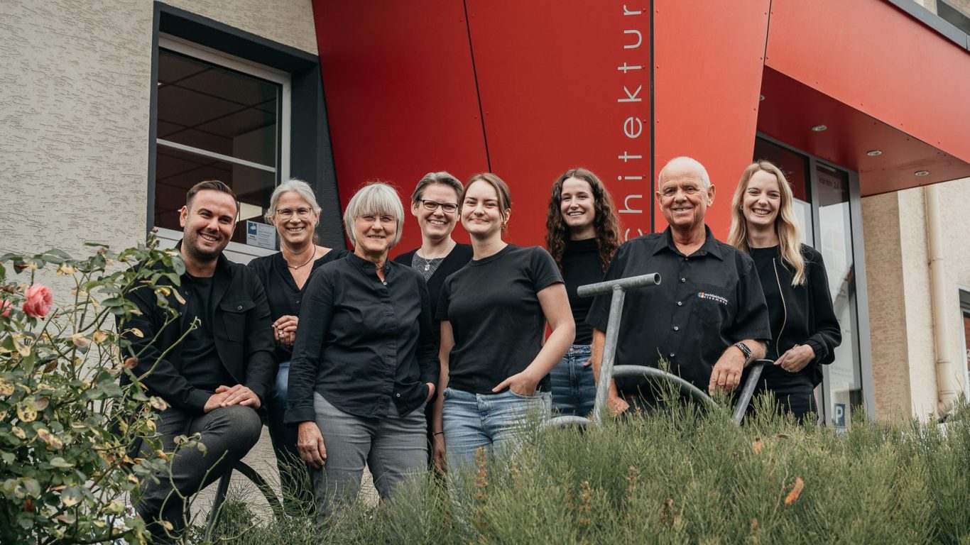 sickmann + berger architektur, Foto des Teams vor dem Bürogebäude Teamfoto und Bürogebäude